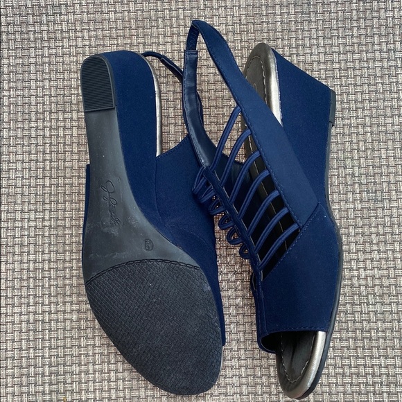 Jaclyn Smith Comfy Midnight Blue Sandals with Cage Design - Picture 6 of 8